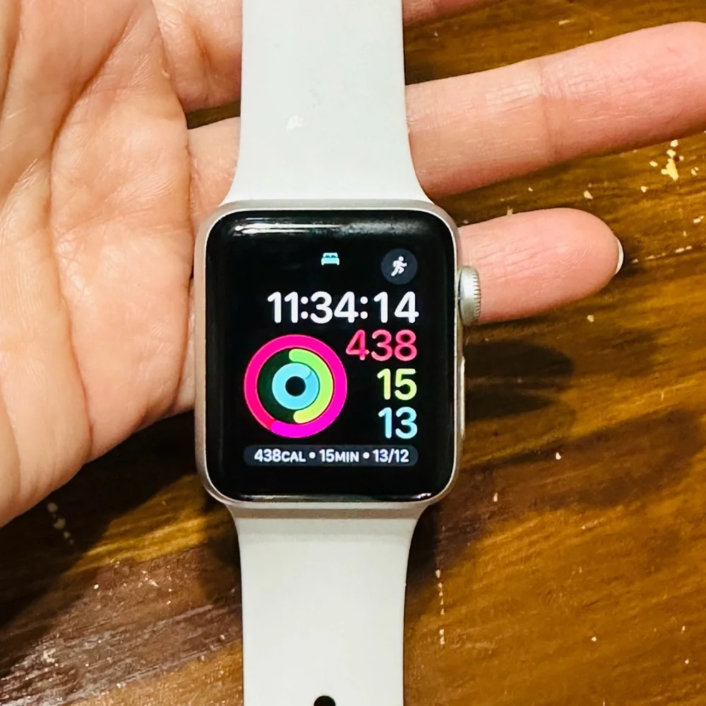 Apple Watch Series 3 Aluminum Case 38 mm With White Silicone Band size SM